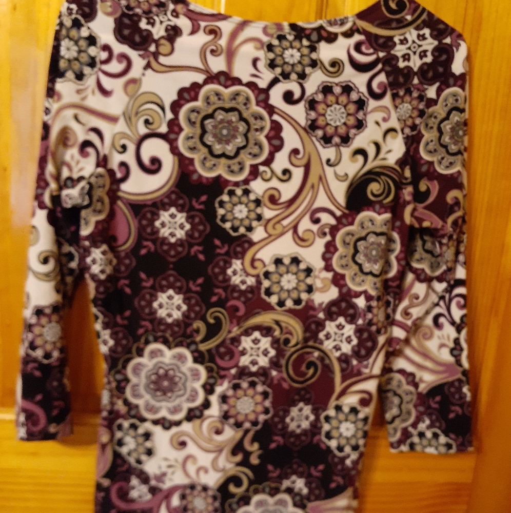 Women's Blouse quarter sleeves beautiful abstract dips in the front - Picture 5 of 5